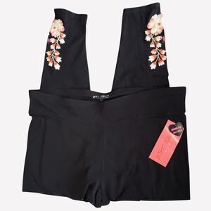 NWT Betsey Johnson Performance Embroidered Floral Black Ankle Length Pants Sz 3X